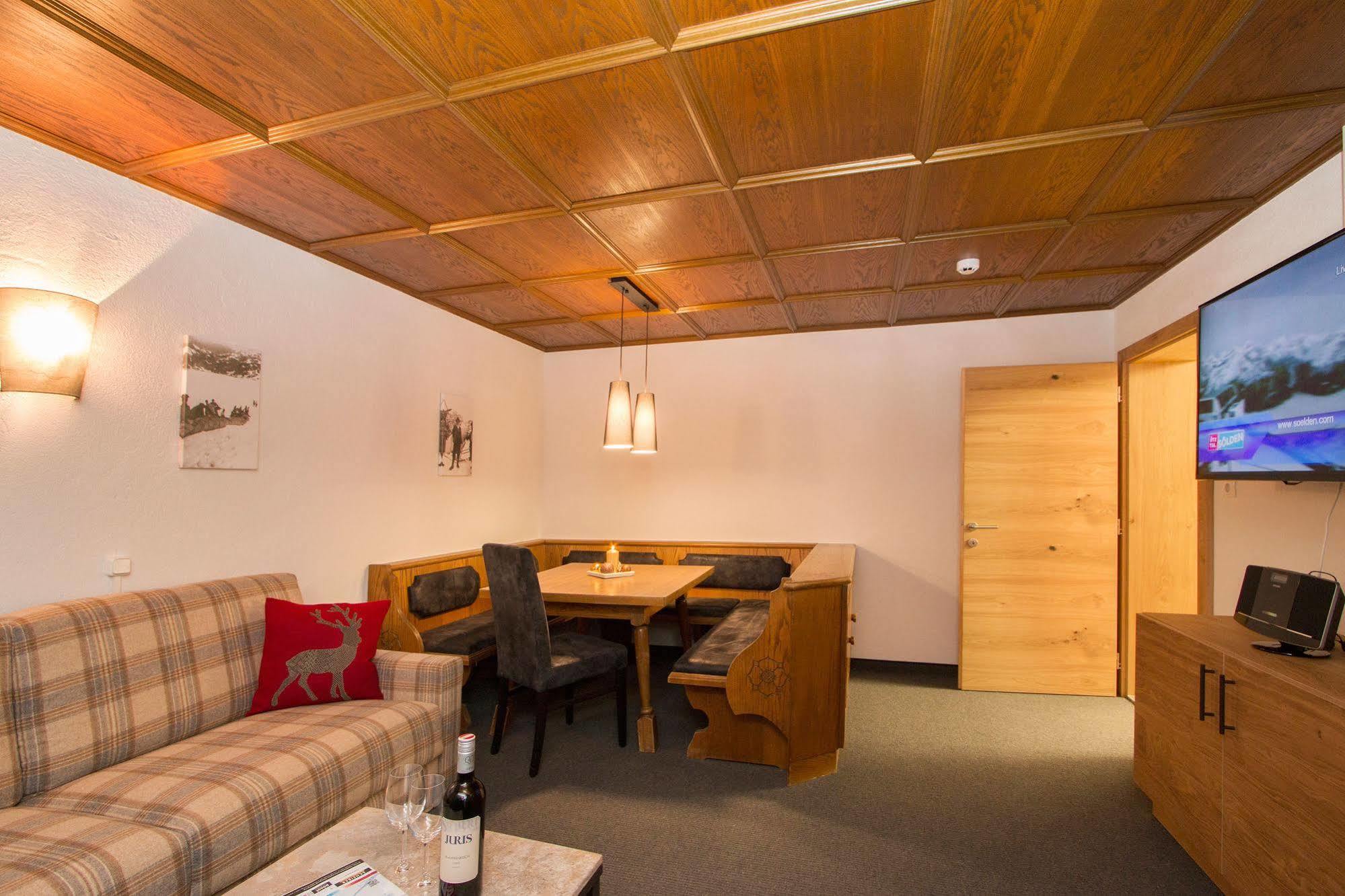 אוברגורגל Gurglhof Apartmenthaus מראה חיצוני תמונה