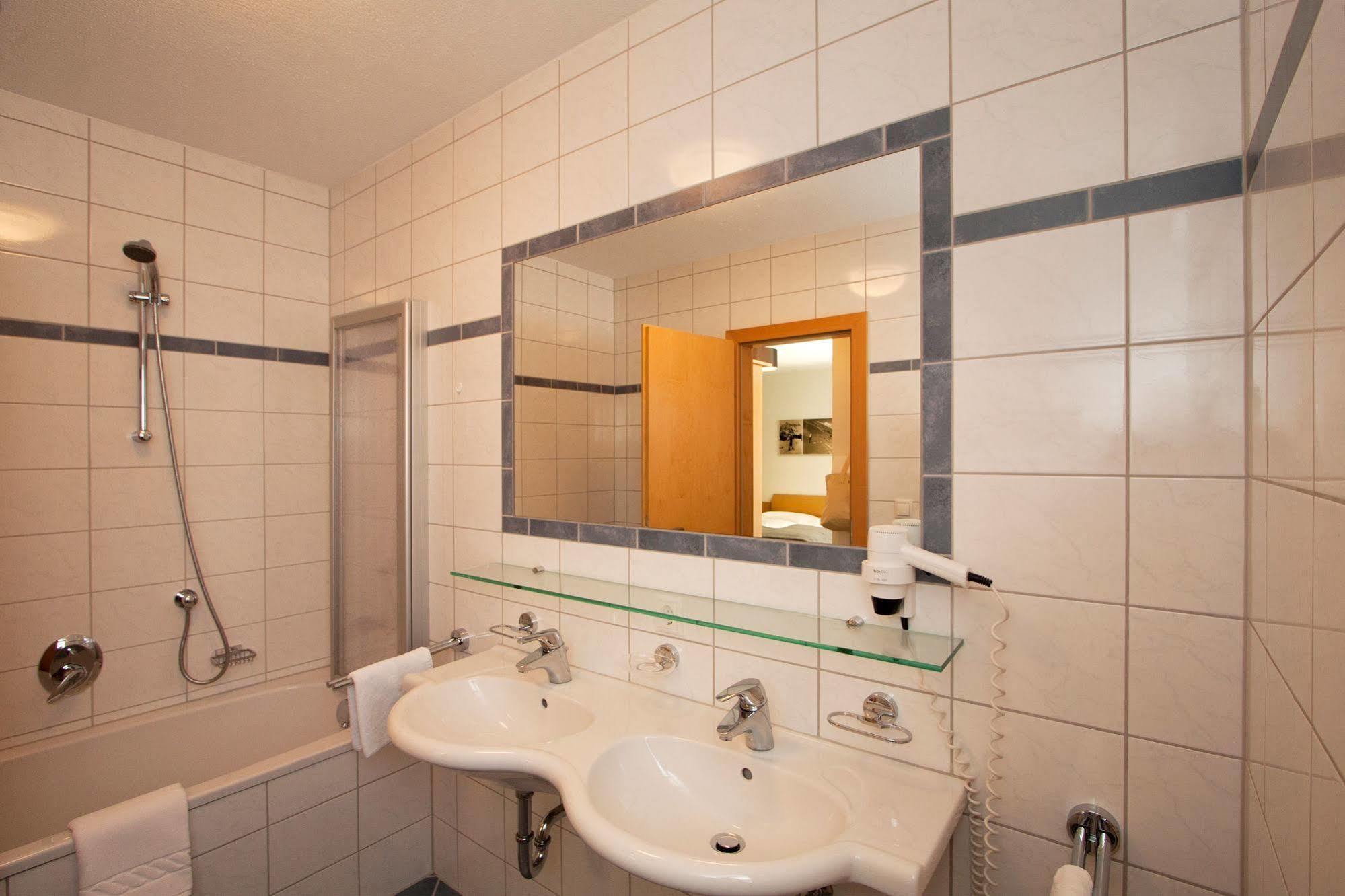 אוברגורגל Gurglhof Apartmenthaus מראה חיצוני תמונה