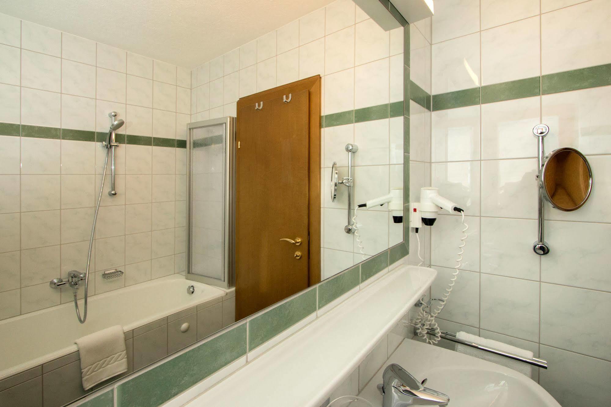 אוברגורגל Gurglhof Apartmenthaus מראה חיצוני תמונה